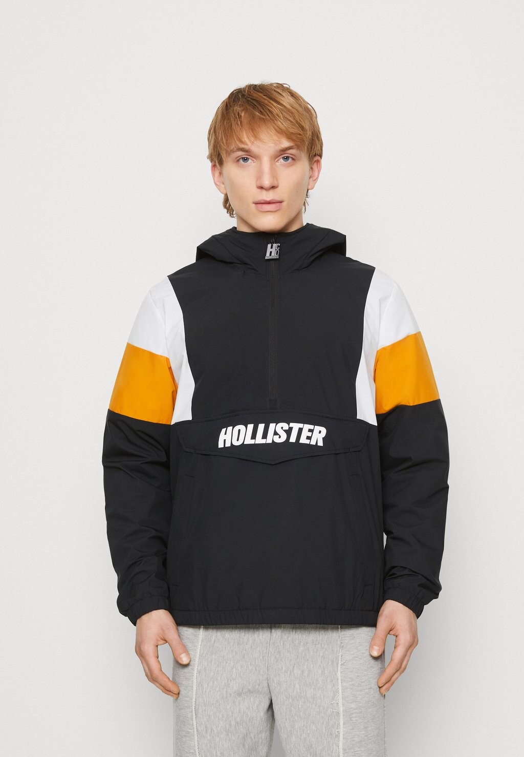 

Куртка межсезонная Hollister Co.
