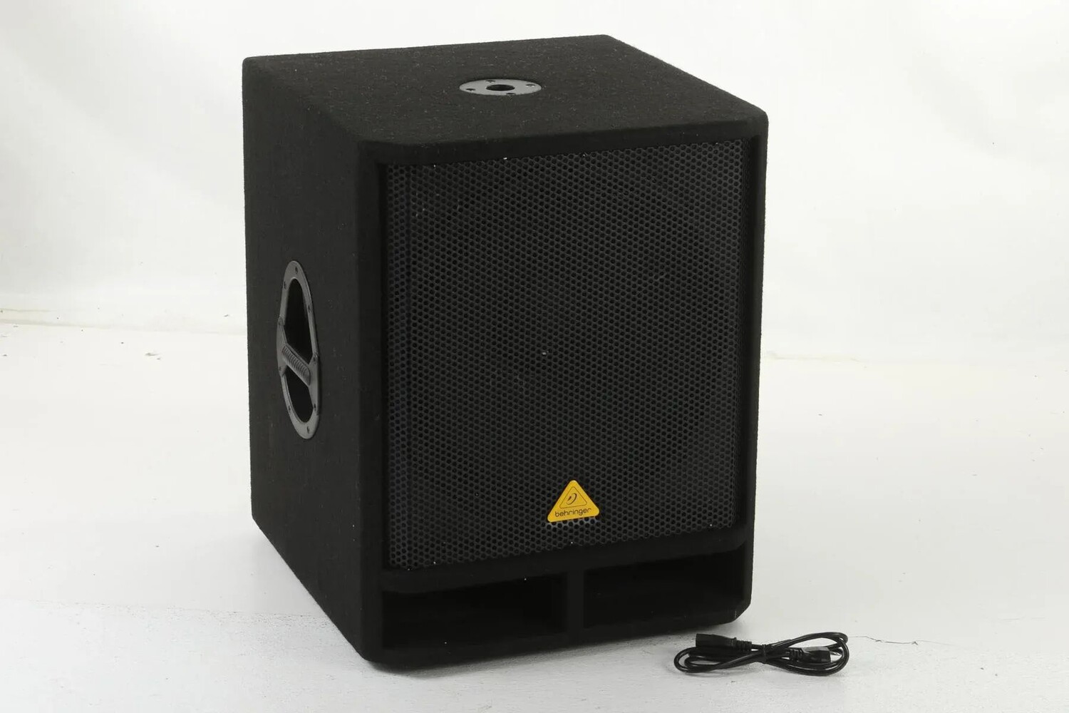 

Активный сабвуфер Behringer Eurolive VQ1800D, 500 Вт, 18 дюймов, DiStressed