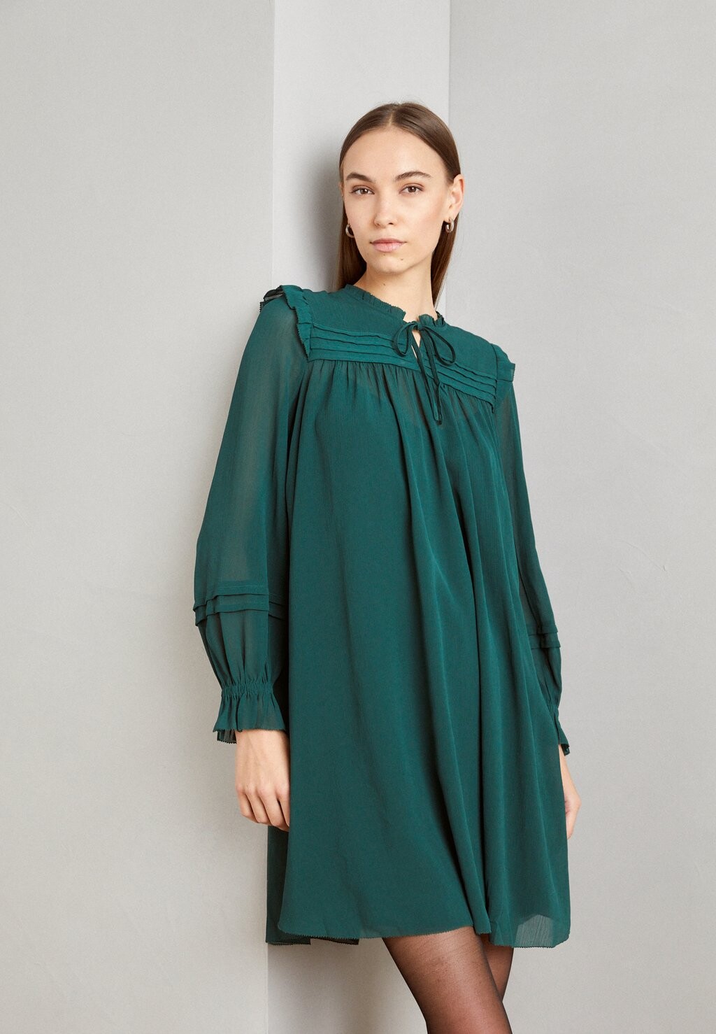 

Элегантное платье Dress Esprit, цвет emerald green