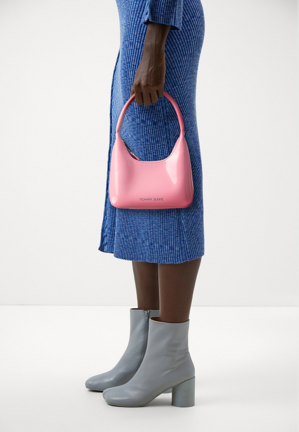 

Сумочка Must Shoulder Bag Patent Tommy Jeans, цвет tickled pink