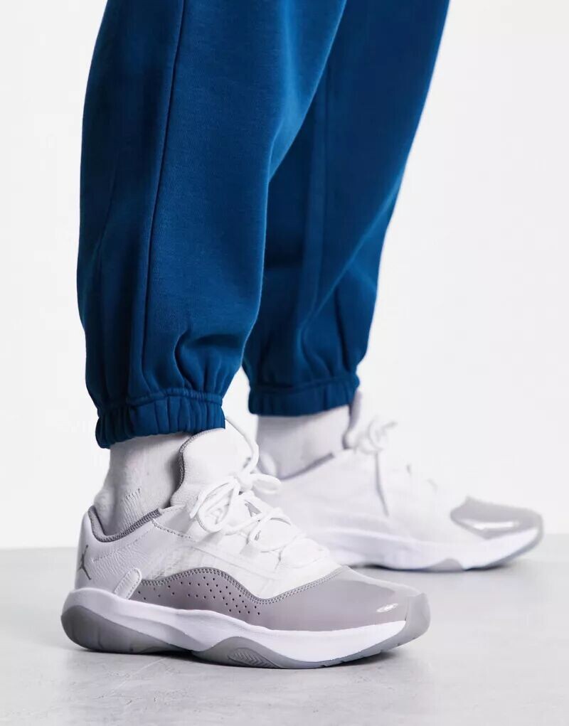 

Бело-серые низкие кеды Jordan AJ11 CMFT