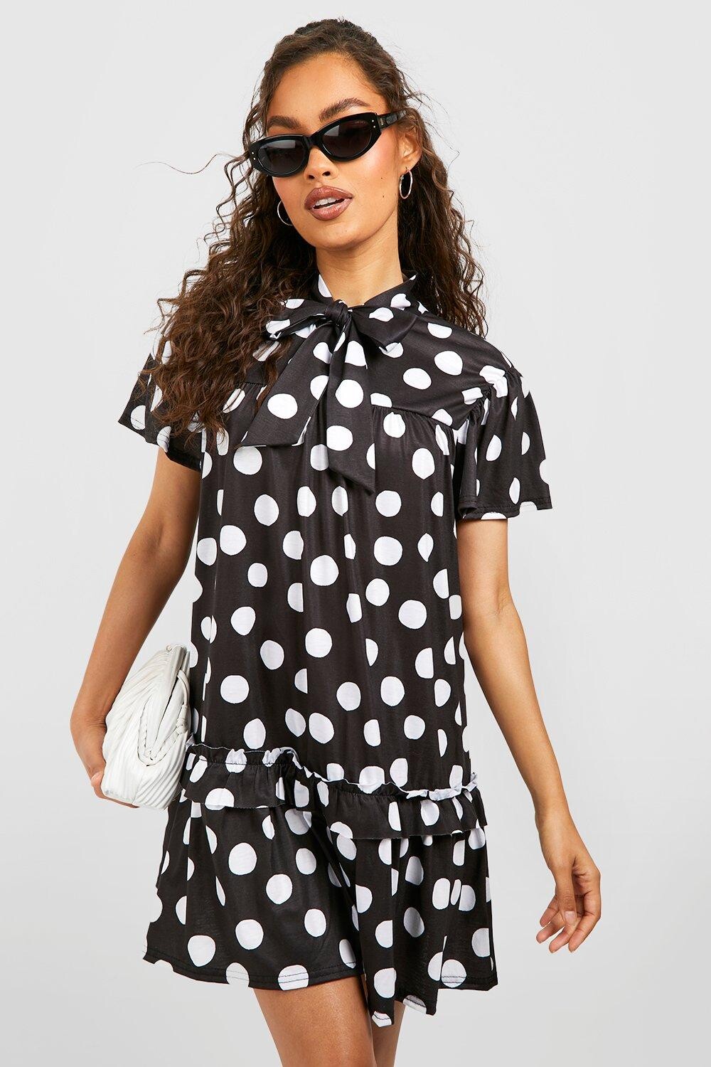 

Платье в полка с оборками Boohoo, черный