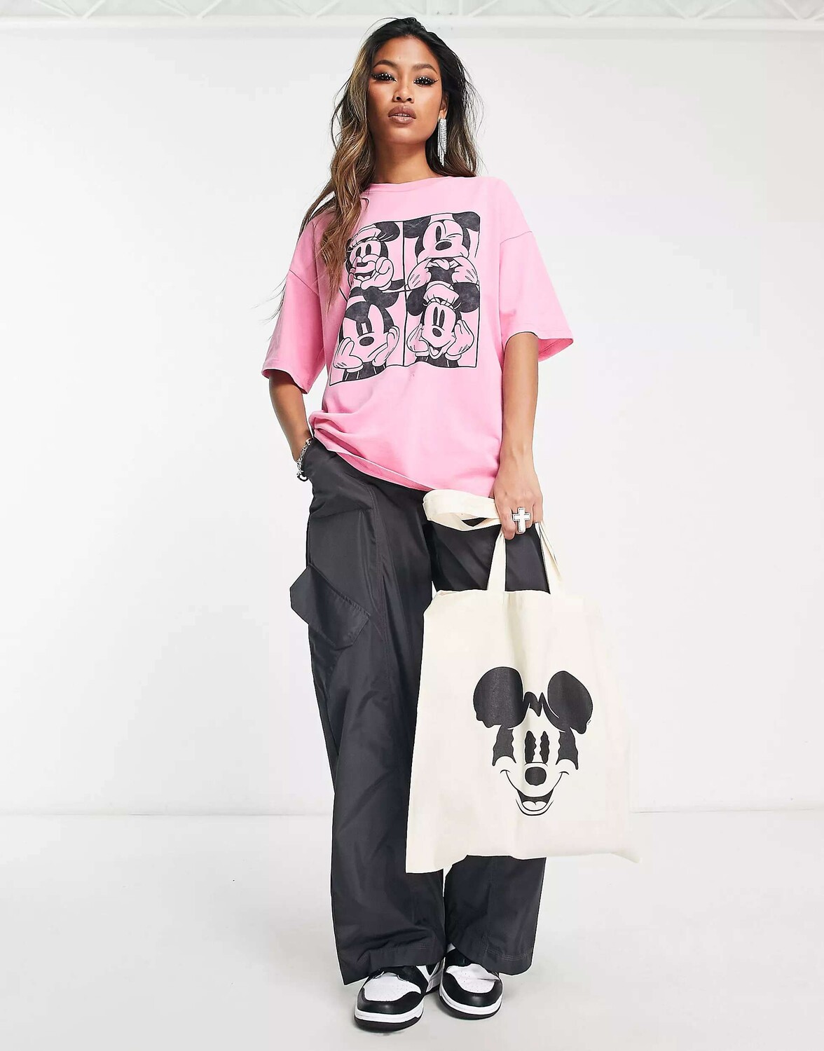 

Сумка-тоут с графическим рисунком ASOS Punk Mickey License