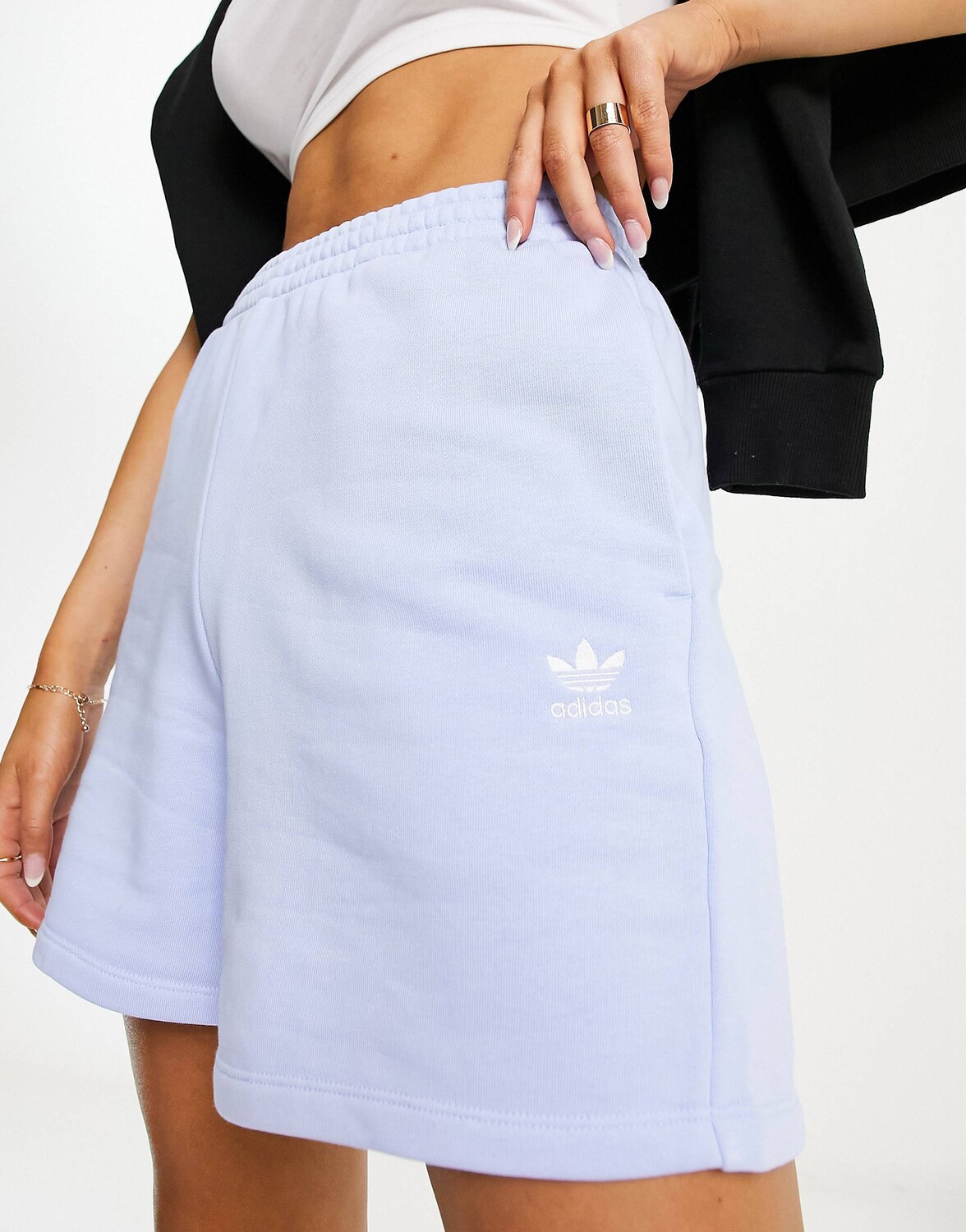 

Синие шорты adidas Originals