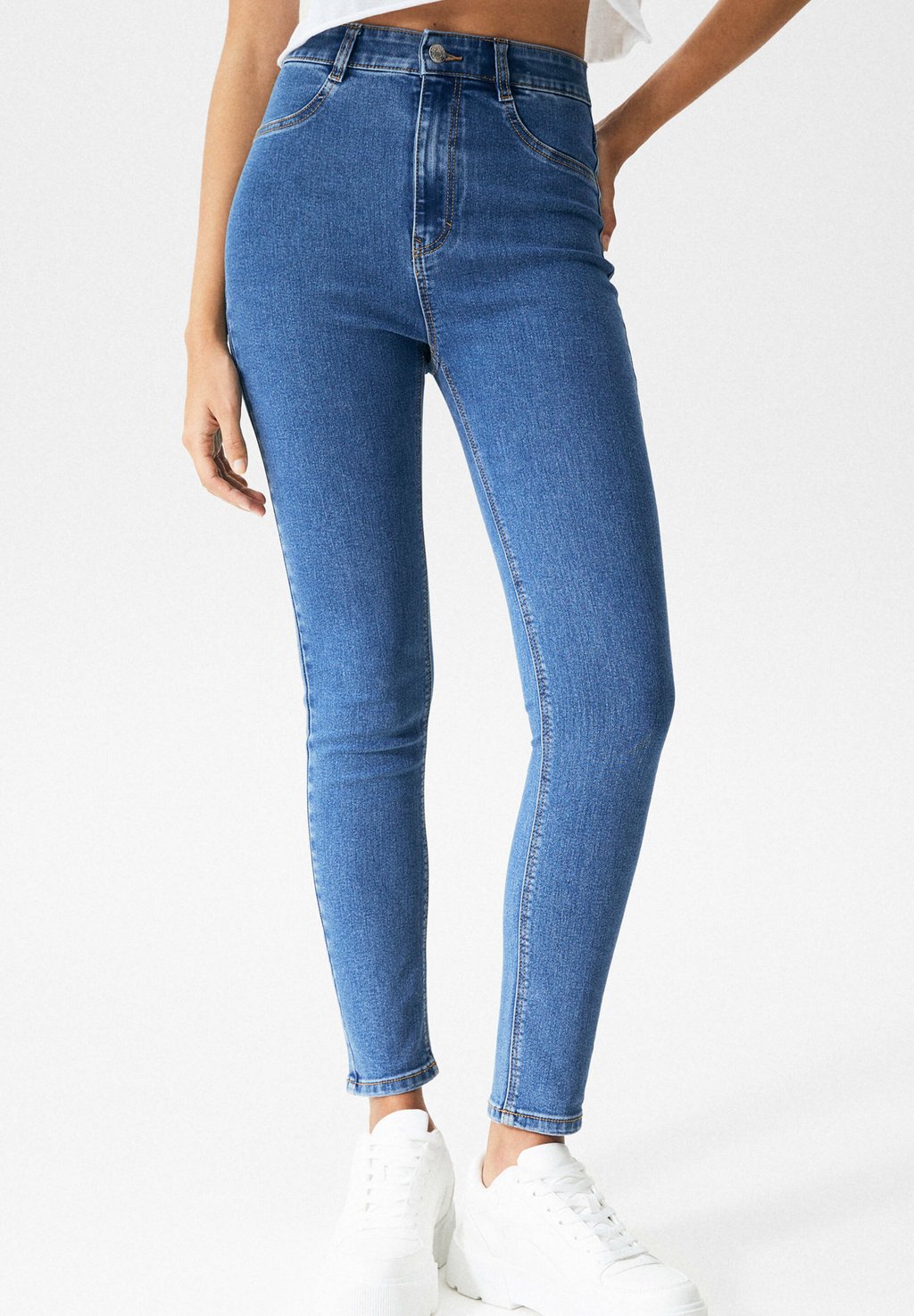 цена Узкие джинсы королевского синего цвета PULL&BEAR