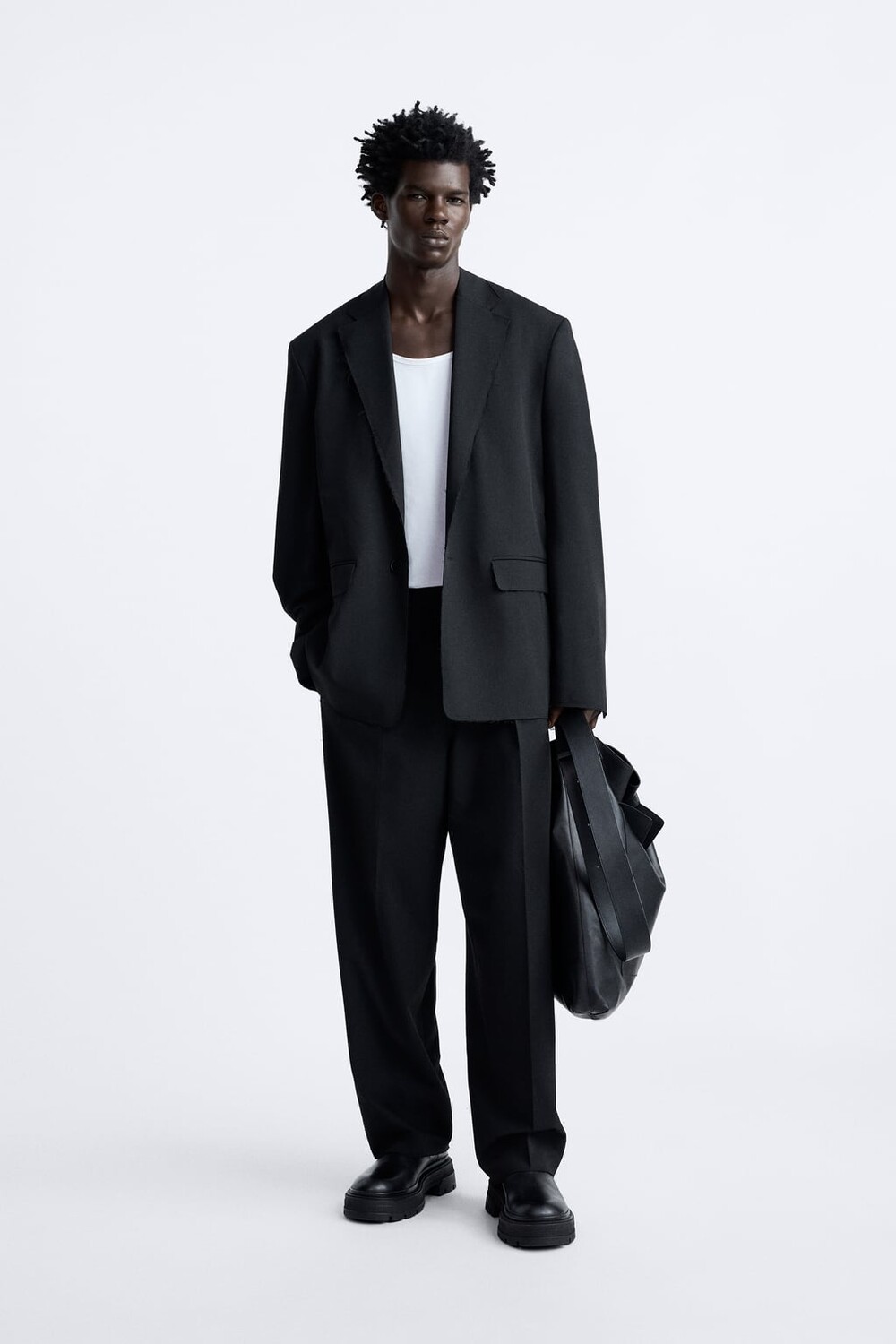 

Костюмный пиджак с нерегулярной отделкой ZARA, черный