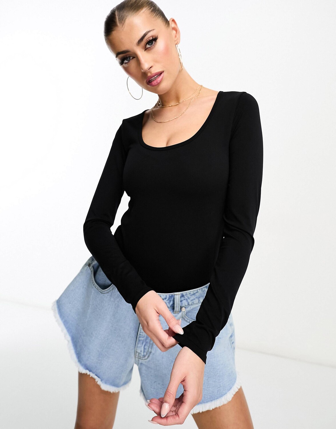 

Черное бесшовное боди с длинными рукавами и круглым вырезом Miss Selfridge