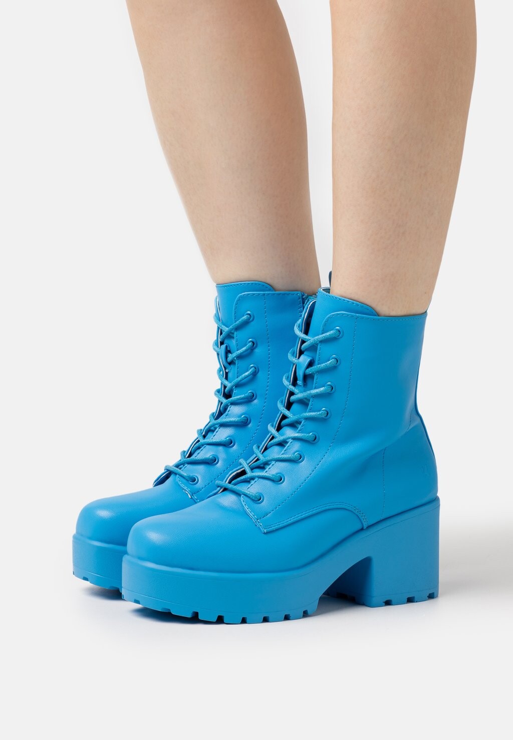 

Ботильоны на шнуровке Koi Footwear