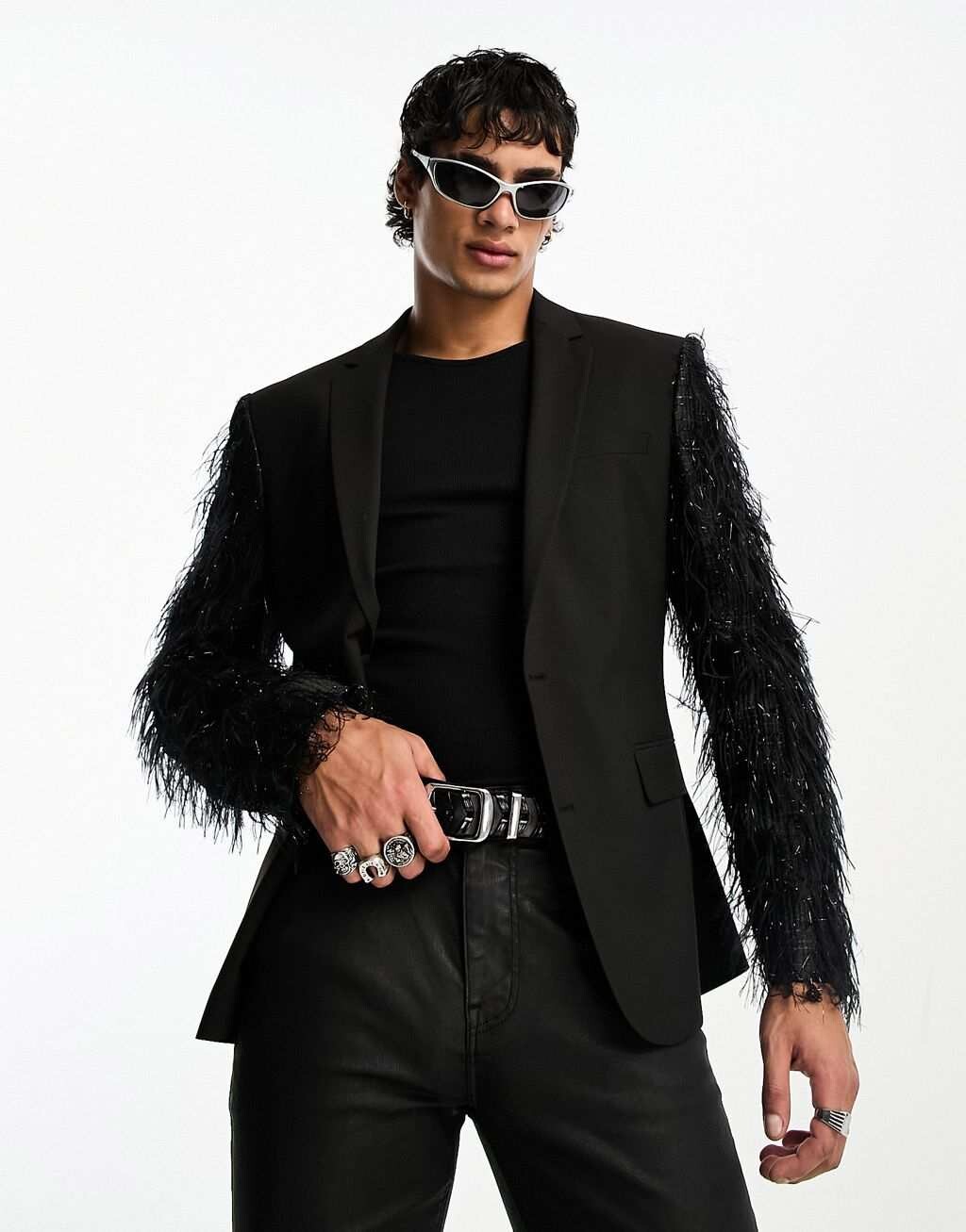 

Черный узкий пиджак с рукавами с бахромой ASOS DESIGN