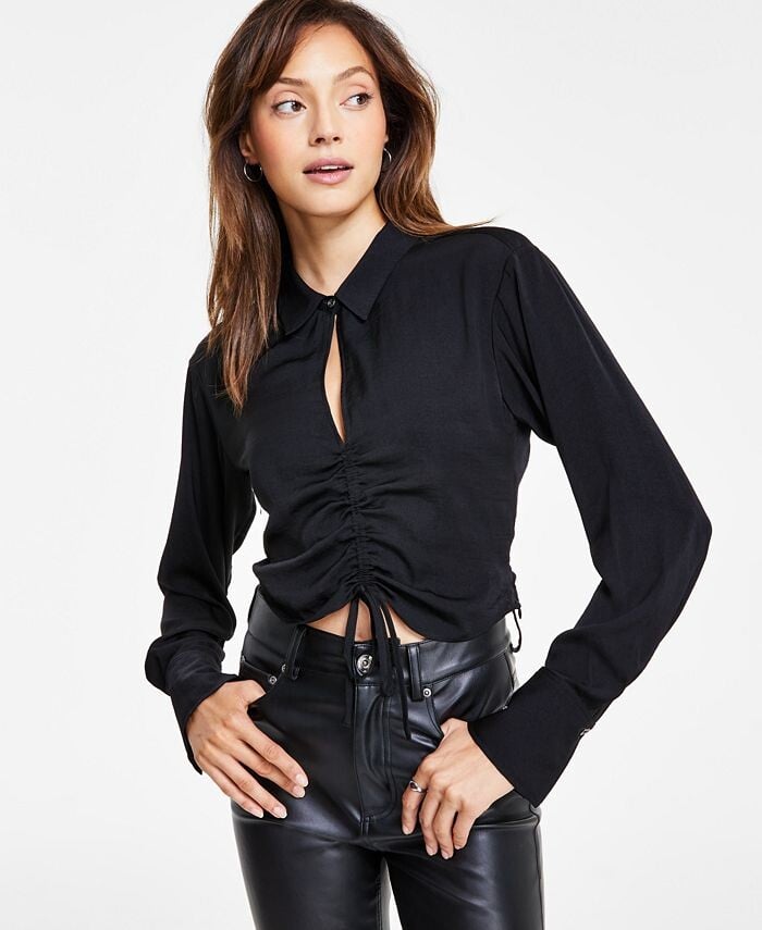 

Женский топ с V-образным вырезом, длинными рукавами и рюшами спереди DKNY Jeans, черный