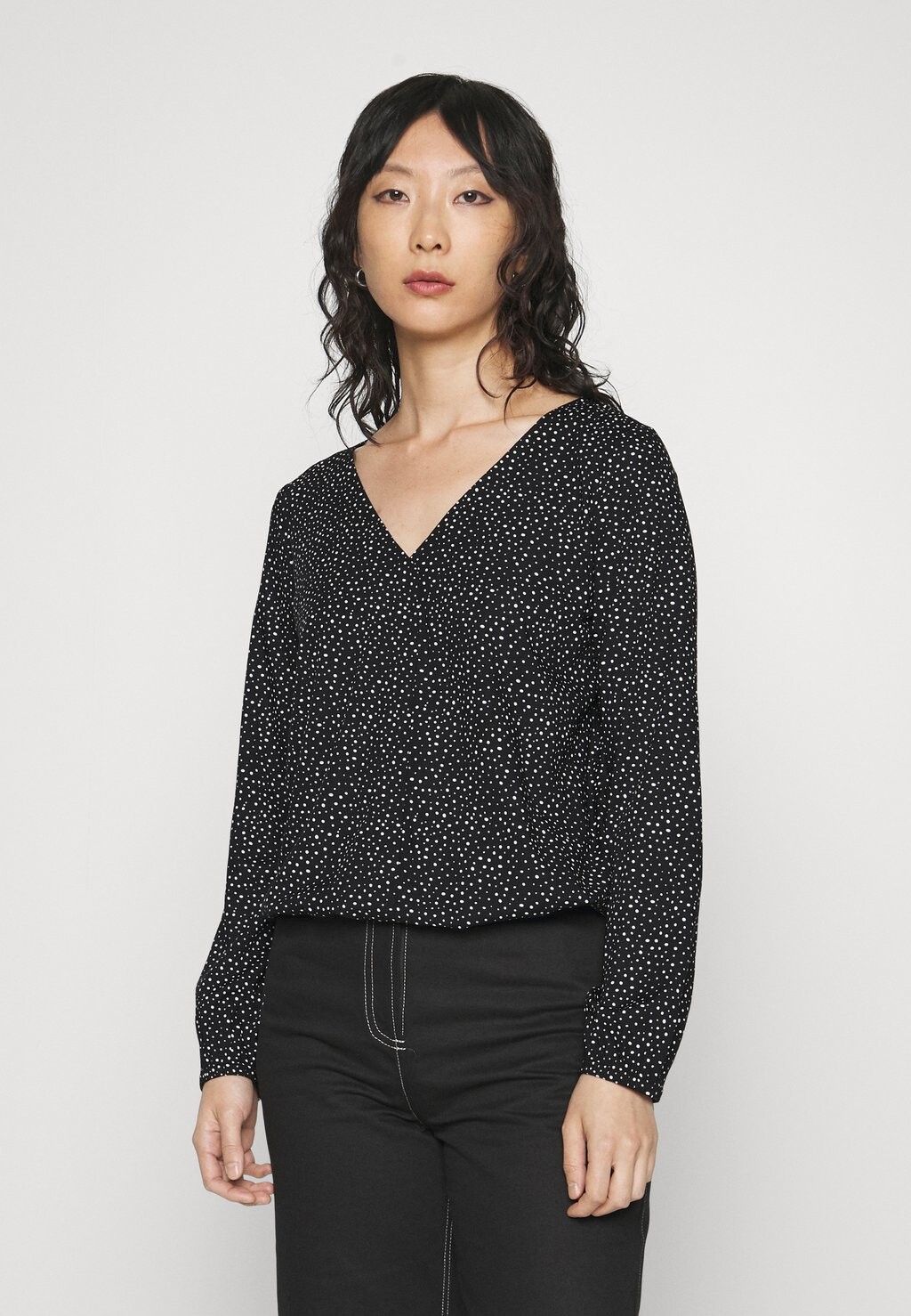 

Блуза edc by Esprit, черный