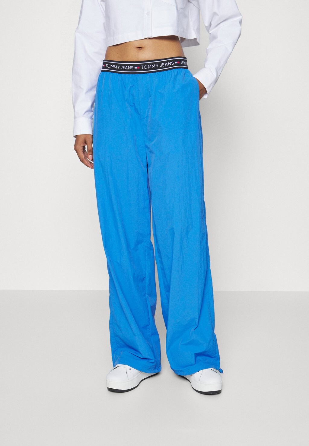 

Брюки Tommy Jeans СПОРТИВНЫЕ БРЮКИ BAGGY TAPING, цвет meridian blue