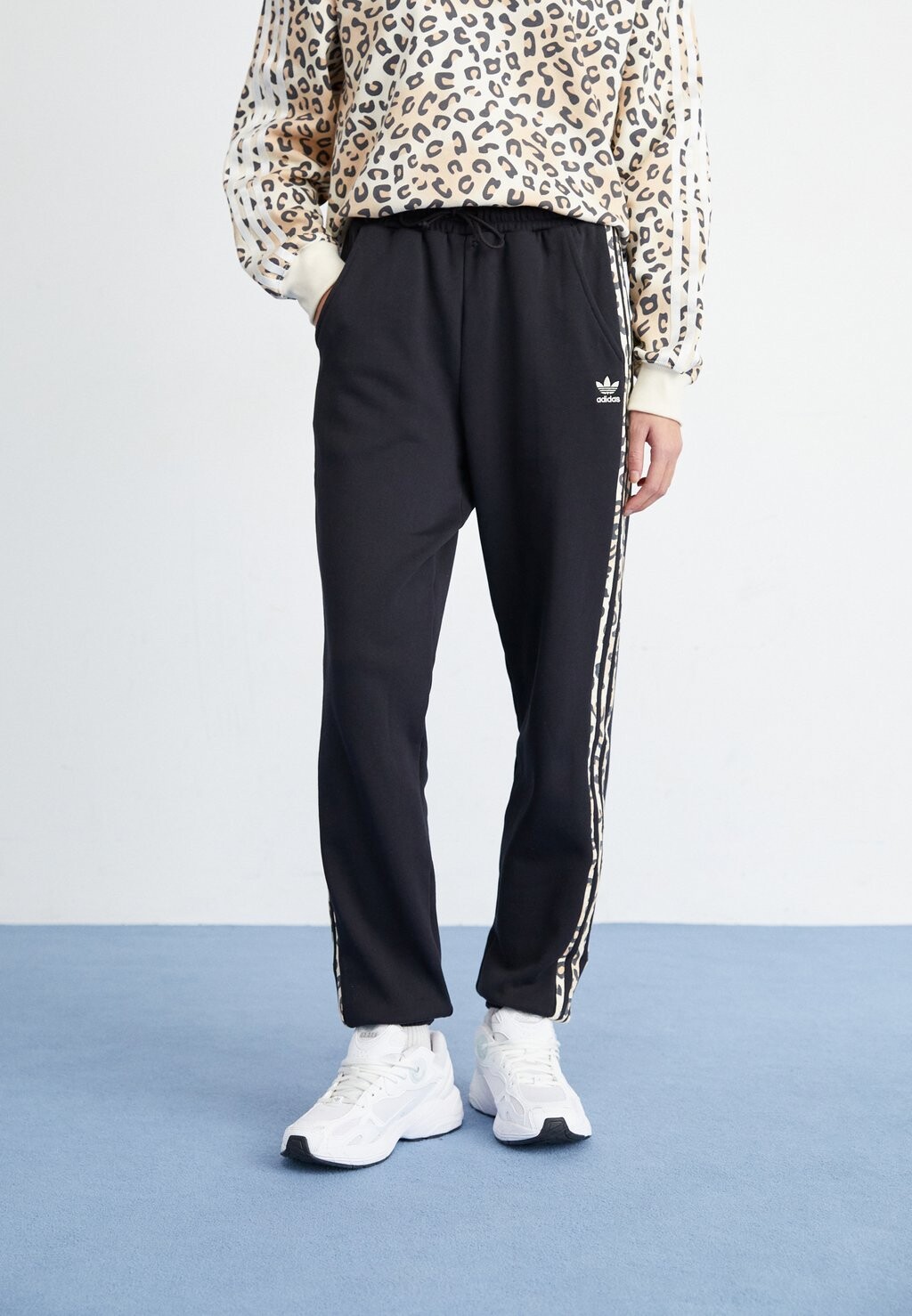 

Спортивные брюки Trackpant adidas Originals, черный
