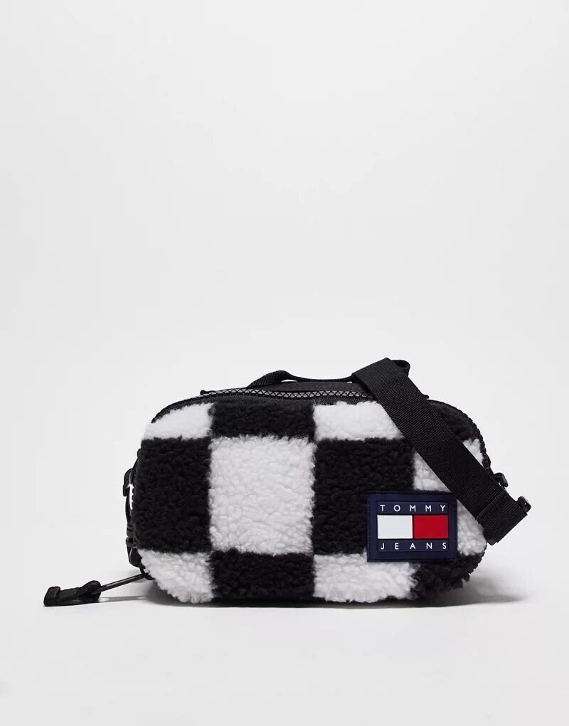 

Сумка через плечо Tommy Jeans из шерпы в шахматную клетку