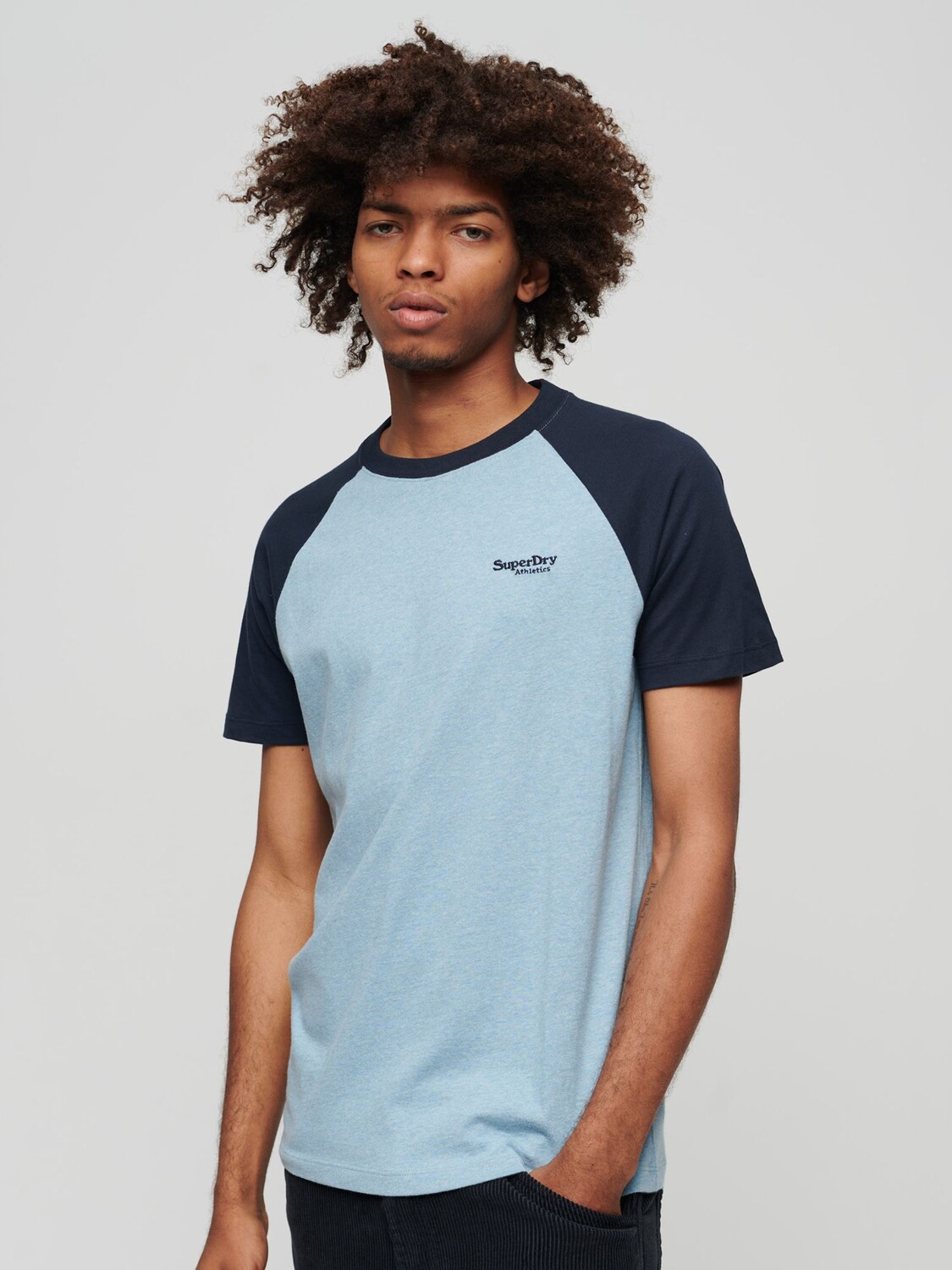 

Бейсбольная футболка Essential с логотипом из органического хлопка Superdry, каменно-синий