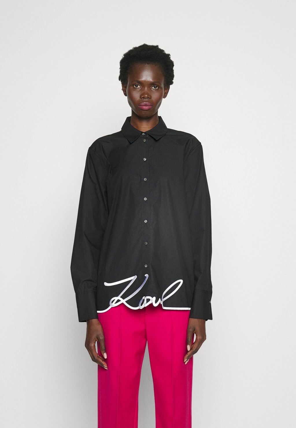 

Рубашка KARL LAGERFELD HEM SIGNATURE, черный