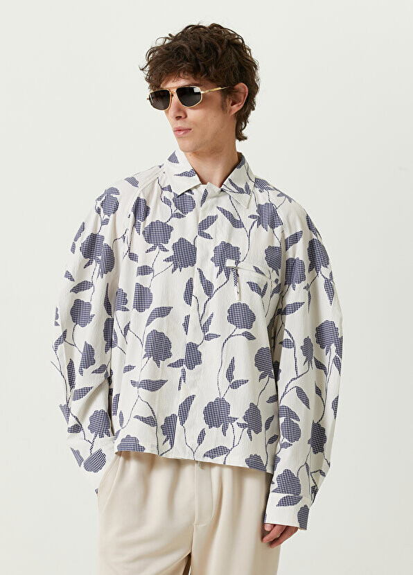 

Бело-темно-синяя рубашка с цветочным принтом Jacquemus