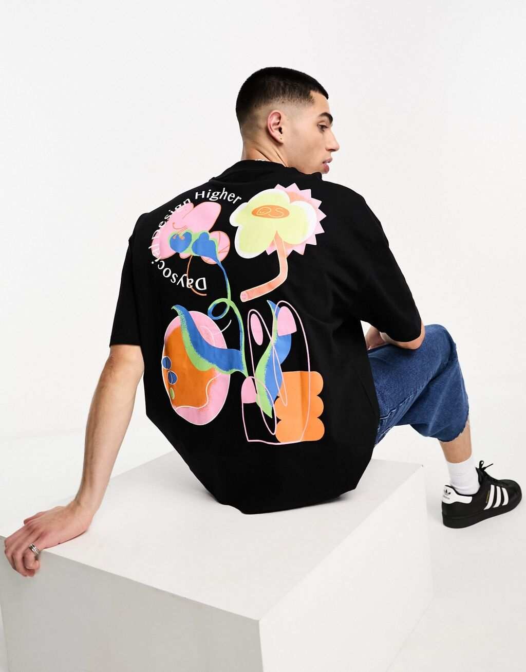

Черная объемная футболка унисекс с абстрактным цветочным принтом на спине ASOS Daysocial