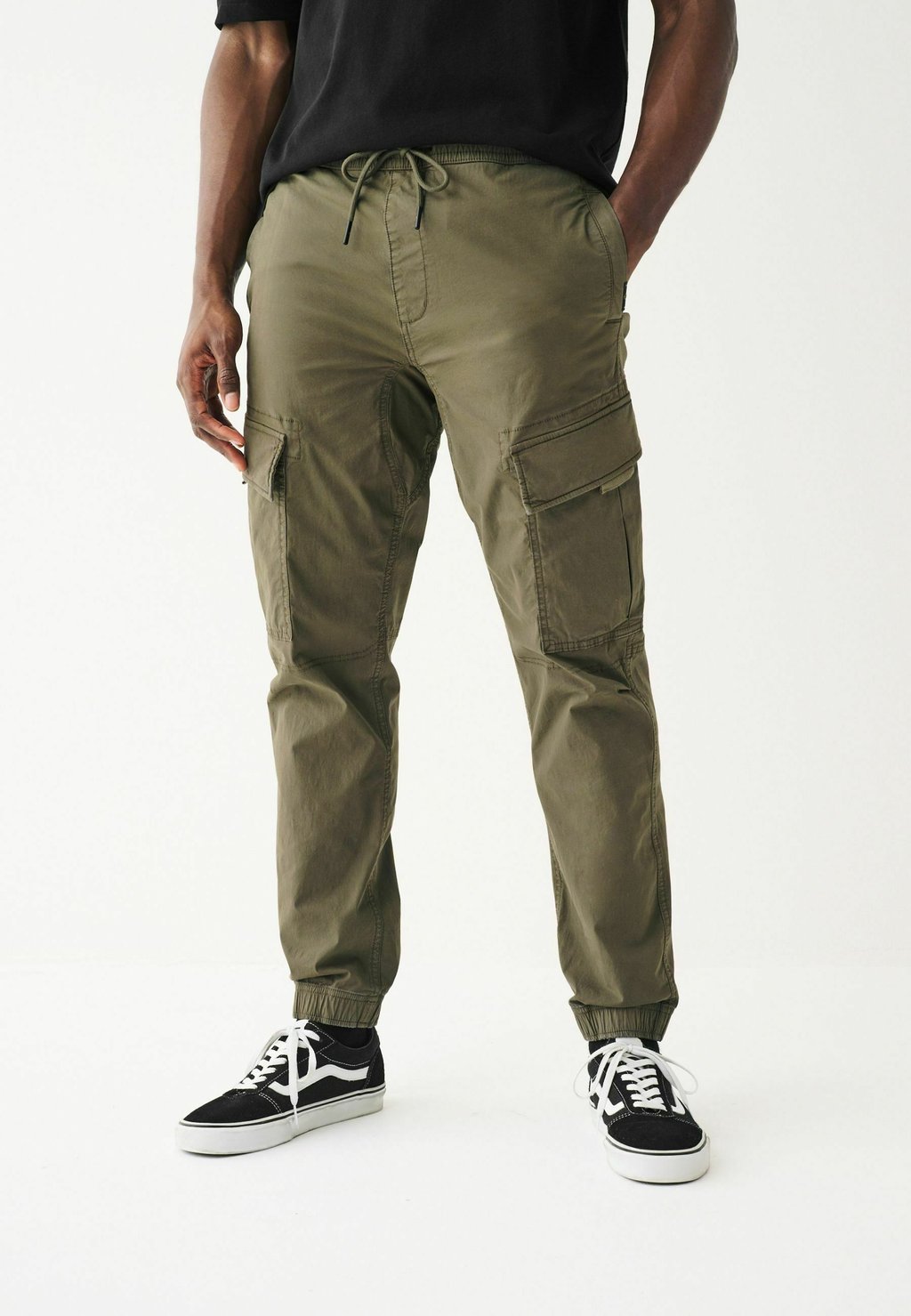 Брюки-карго TAPERED STRETCH CARGO TROUSERS REGULAR FIT Next, цвет khaki green