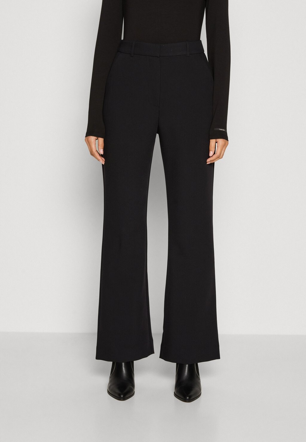 

Брюки SOFT STRUCTURE TAILORED SLIM FLARE Abercrombie & Fitch, черный