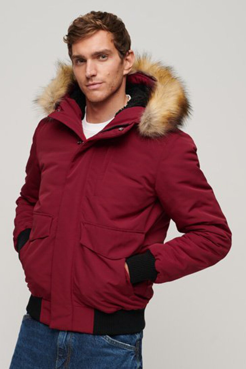 

Бомбер Everest с капюшоном Superdry, красный