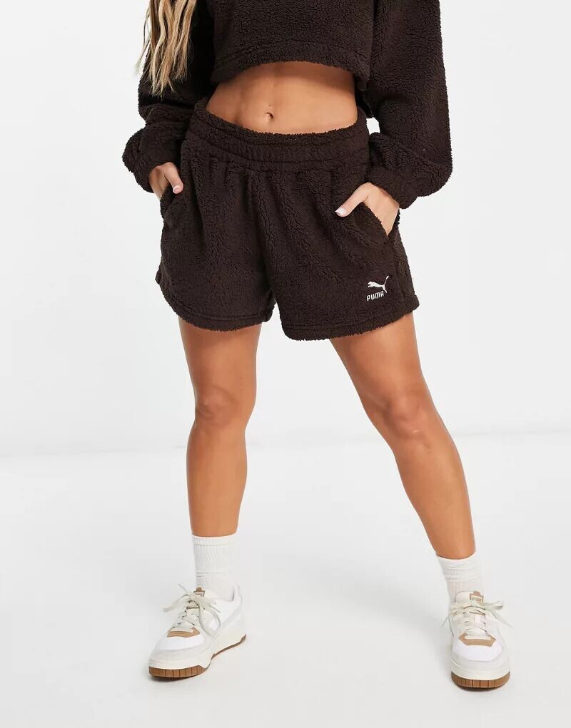 

Уютные шорты из овчины PUMA Classics Dark Chocolate Club эксклюзивно для ASOS