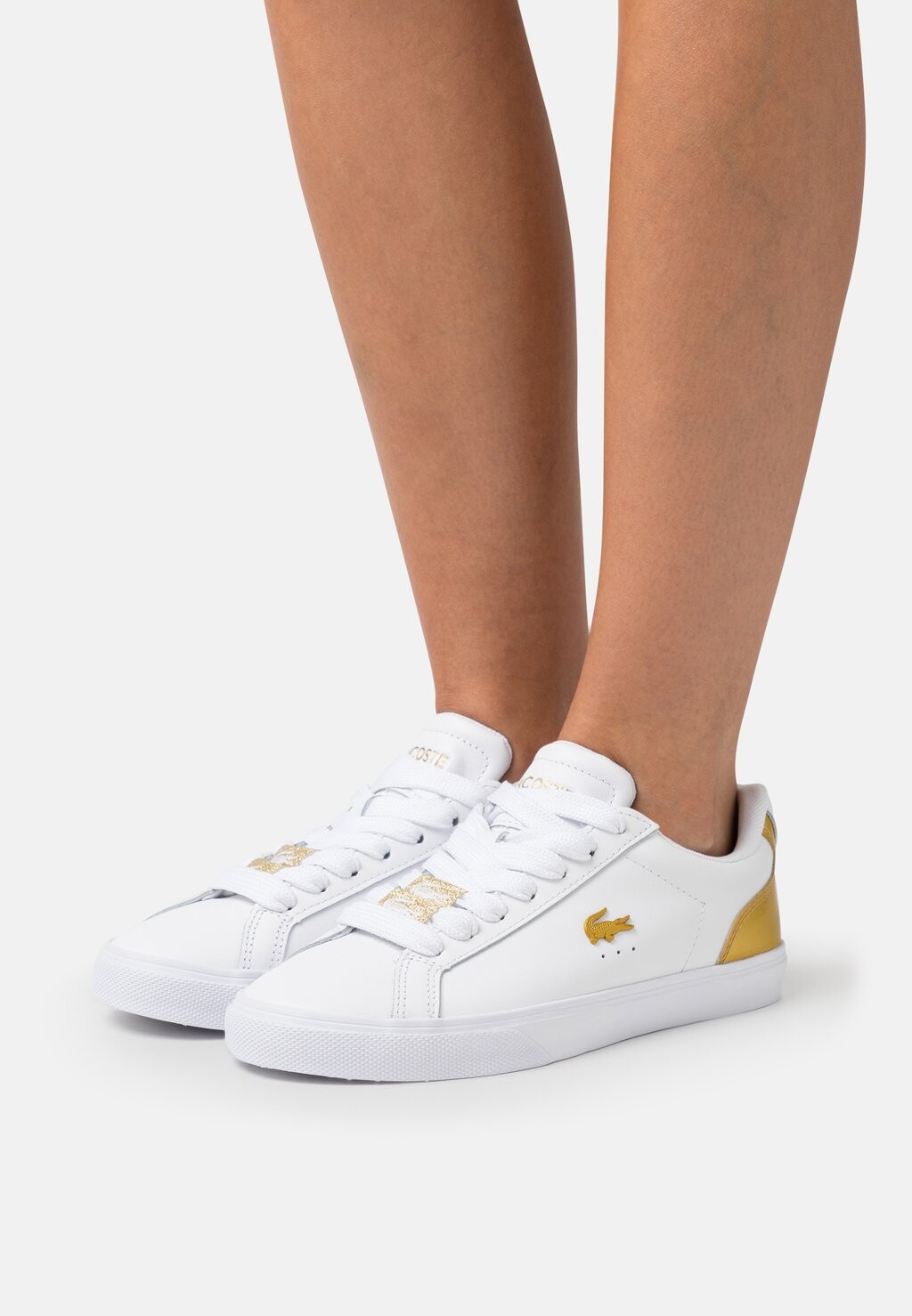

Кроссовки Lacoste