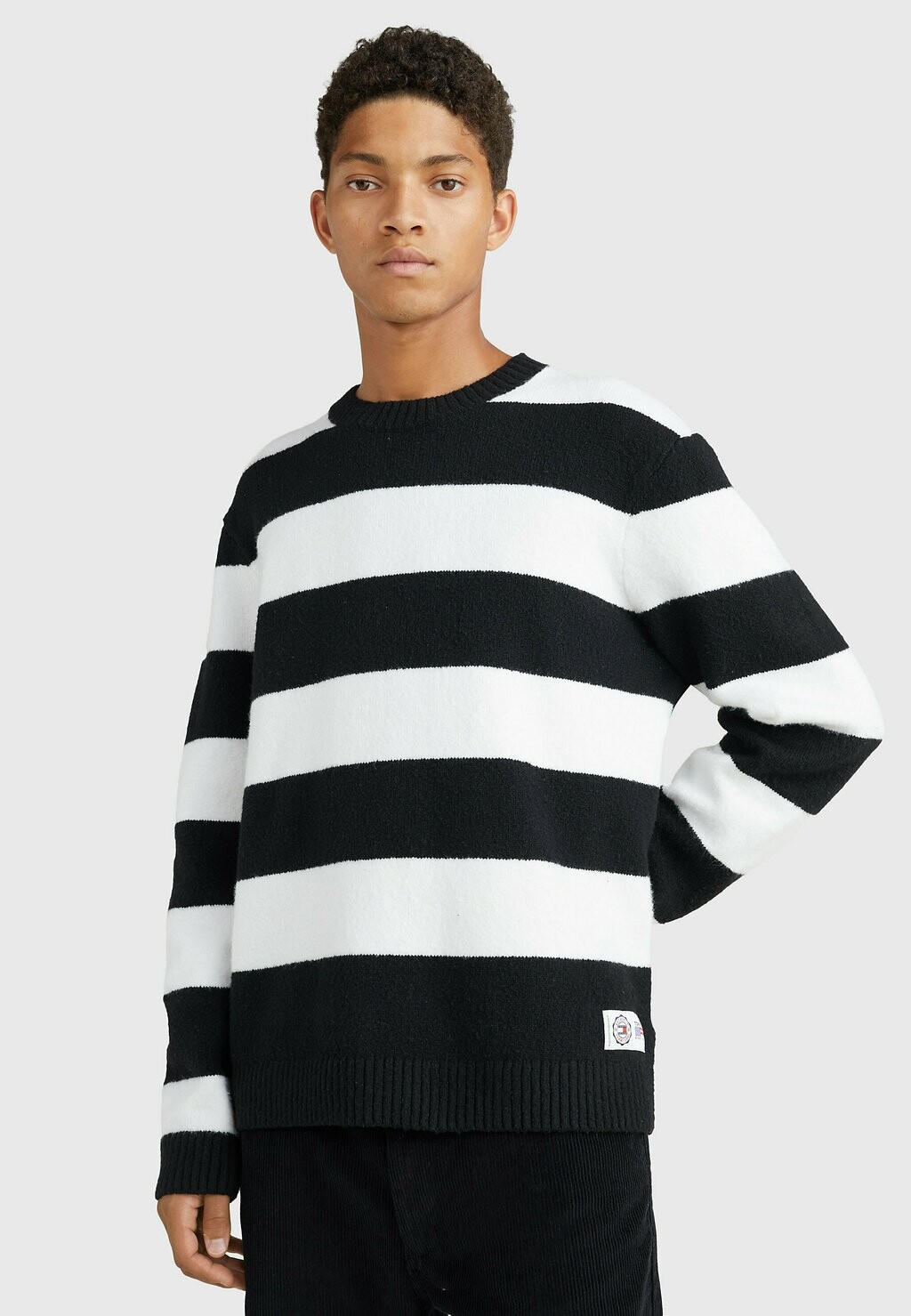 

Свитер Tommy Jeans, черный