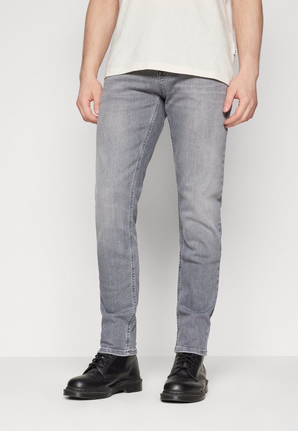 

Джинсы Tapered Fit AUSTIN SLIM TAPERED Tommy Jeans, цвет denim black