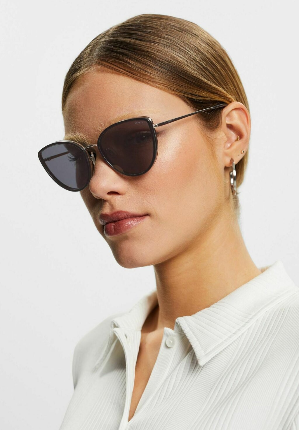 

Солнцезащитные очки Esprit, черный