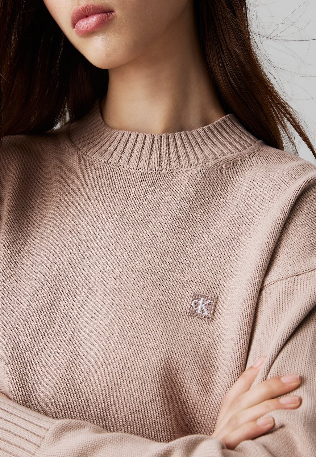 

Вязаный свитер BADGE Calvin Klein, коричневый