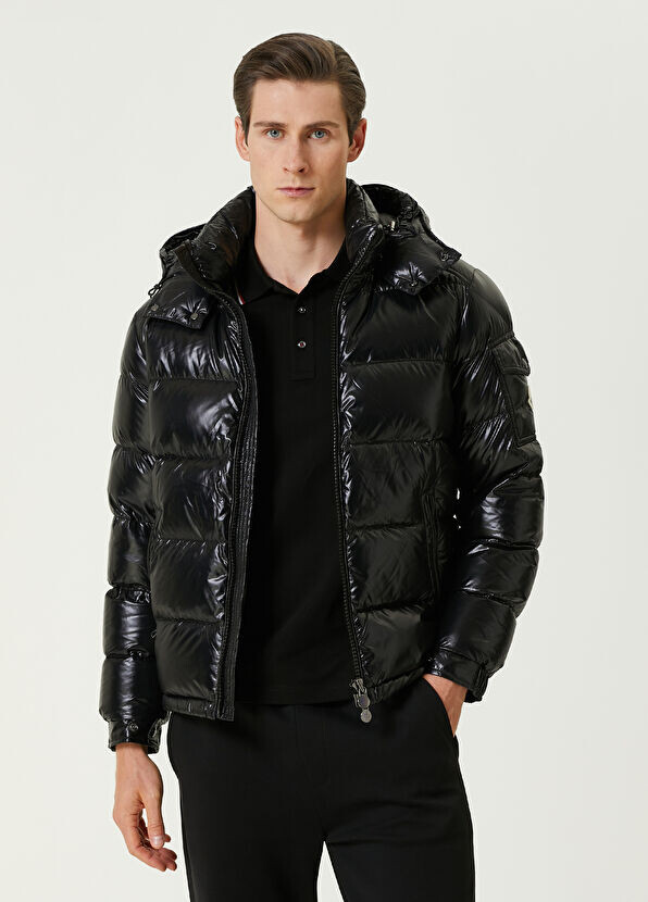 

Пуховик с капюшоном Moncler, черный