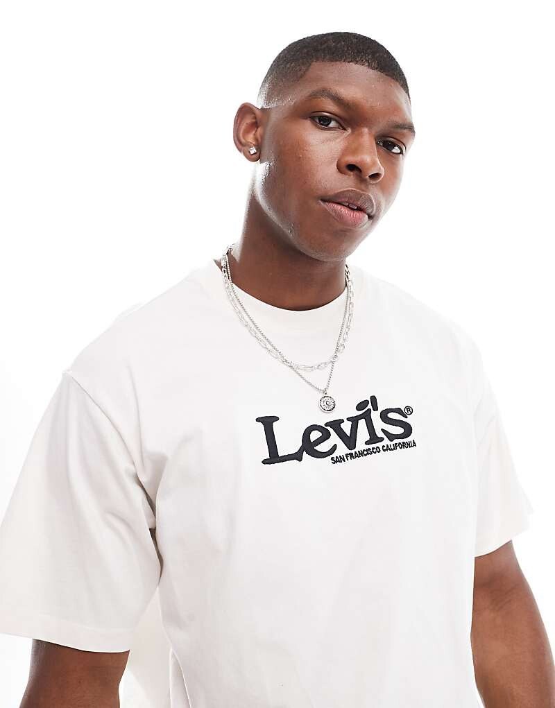 

Эксклюзив Levi's x ASOS — кремовая футболка с логотипом в стиле ретро на груди