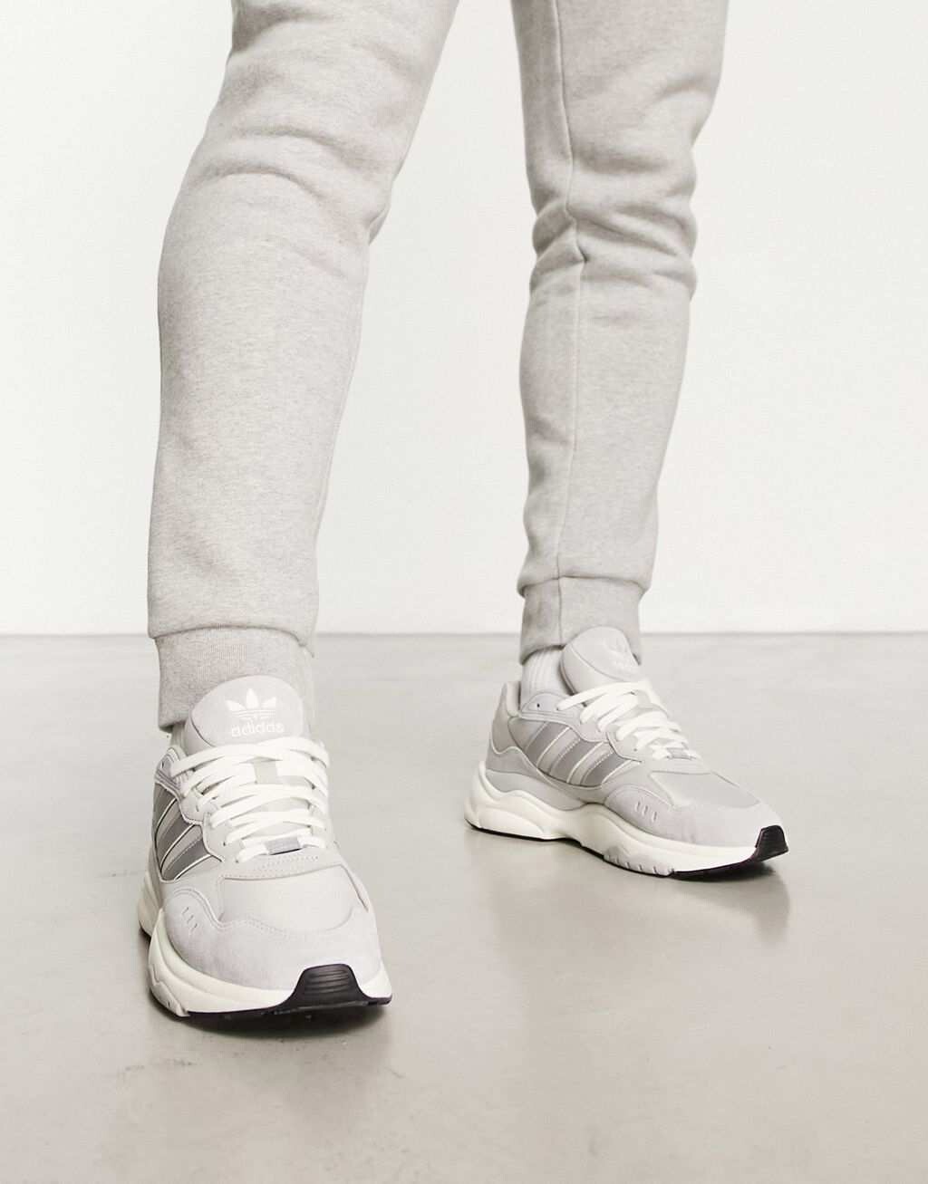 

Серые кроссовки adidas Originals Retropy F90