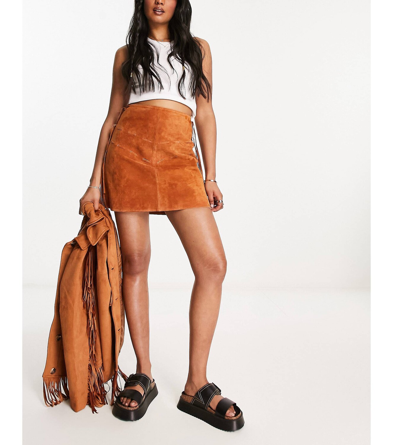 

Светло-коричневая мини-юбка с окантовкой из натуральной замши ASOS DESIGN