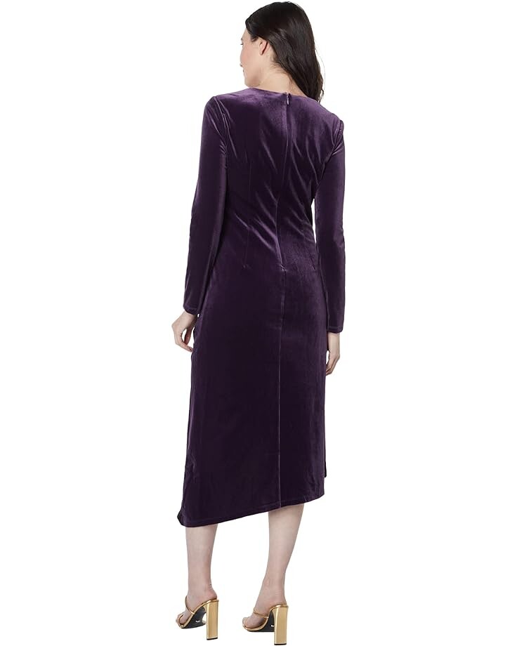 

Платье Maggy London Asymmetrical Velvet Dress with Long Sleeves, цвет Amethyst