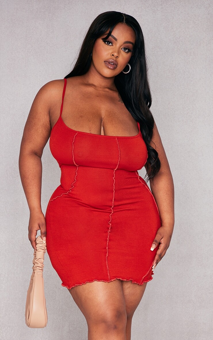 

PrettyLittleThing Красное облегающее платье Plus со швами