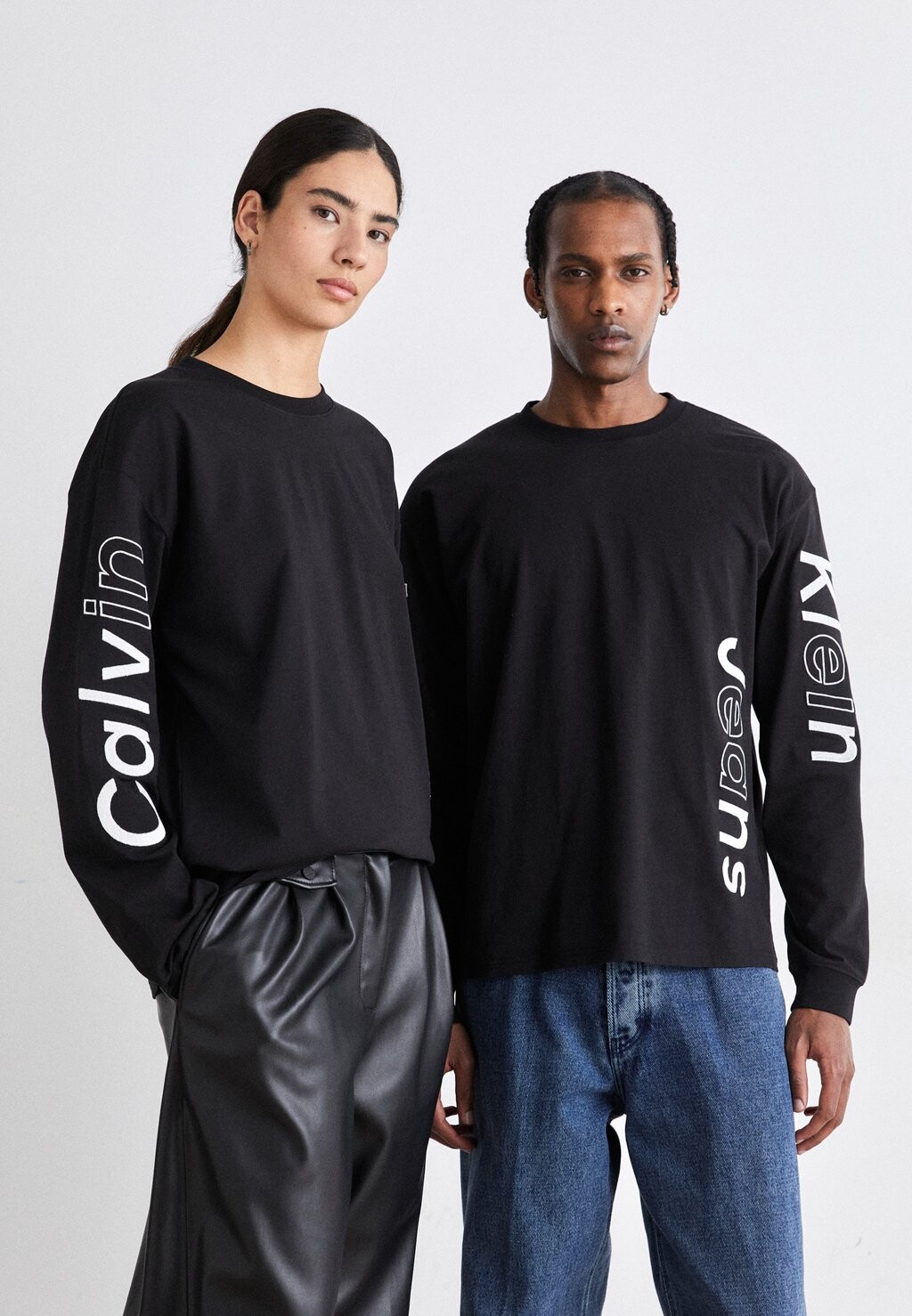 

Футболка с длинным рукавом Blocking Graphic Tee Unisex Calvin Klein Jeans, черный