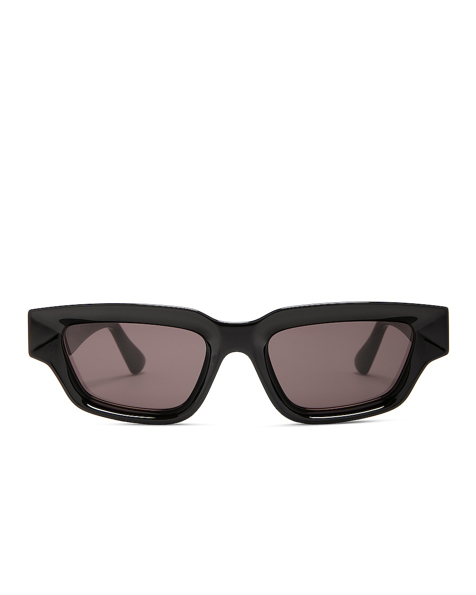 Солнцезащитные очки Bottega Veneta Narrow, черный