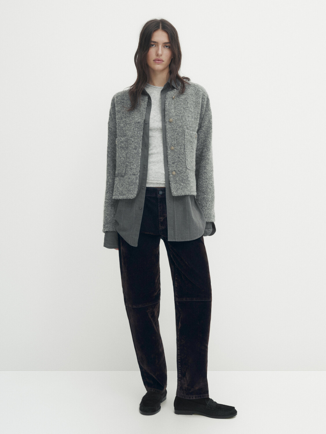 

Короткая куртка с стектурными плечами Massimo Dutti, серый
