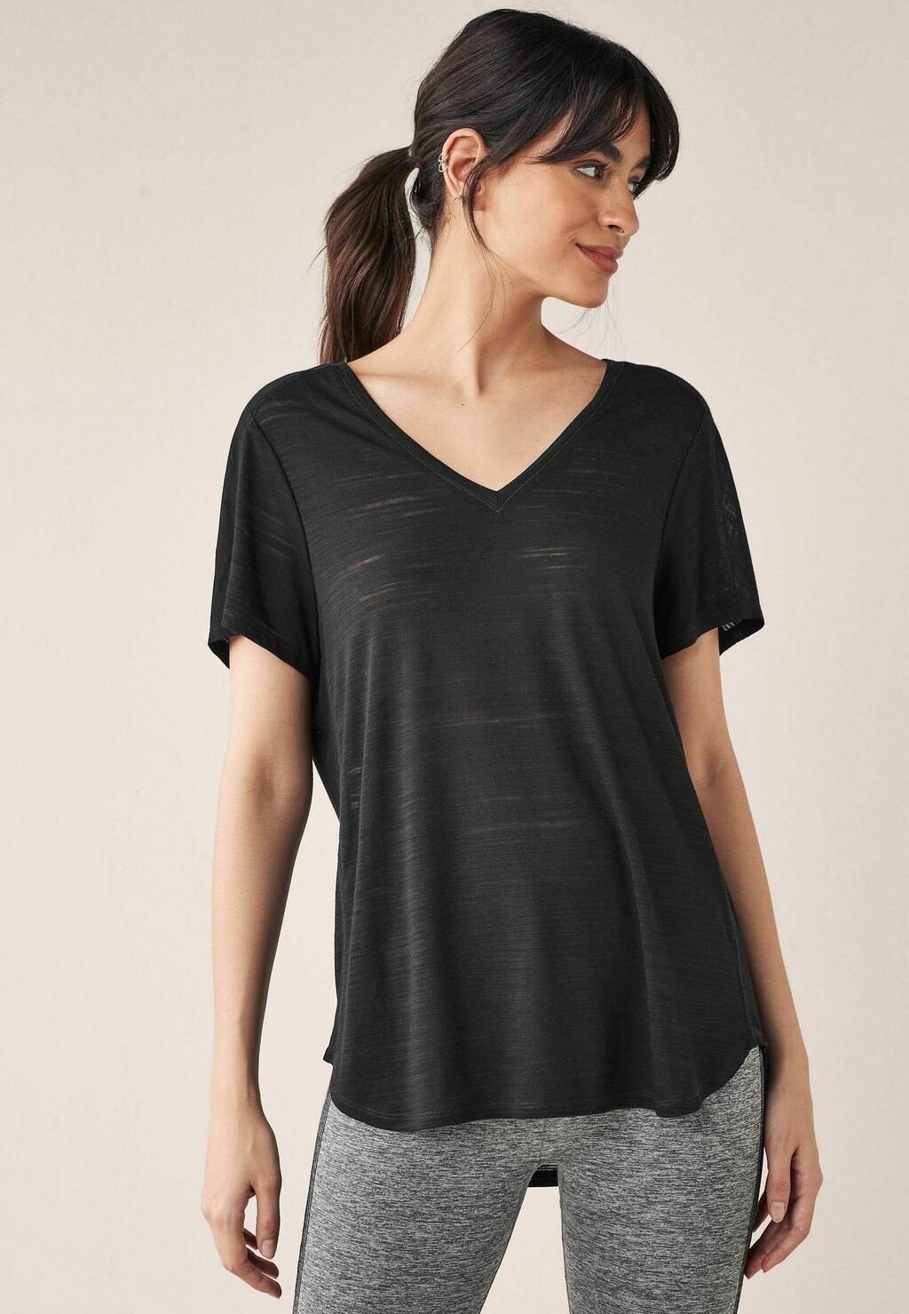 

Футболка базовая SHORT SLEEVE V-NECK Next, цвет black