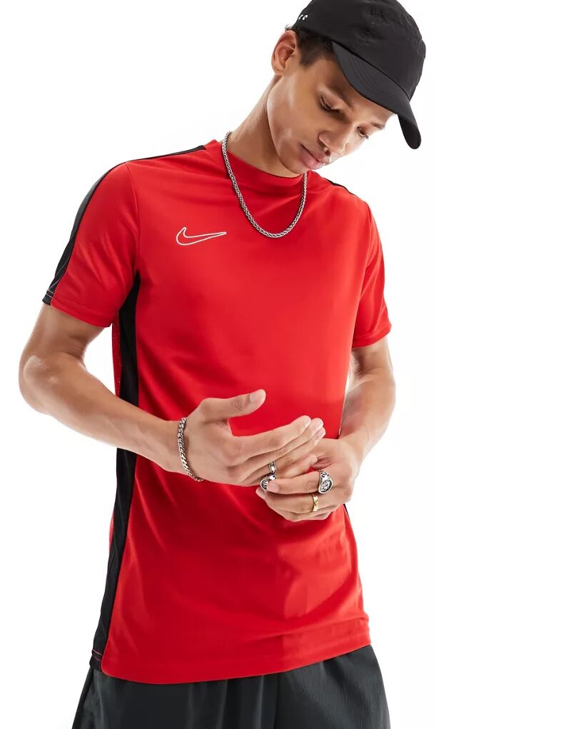 

Красная футболка со вставками Dri-Fit Nike Academy