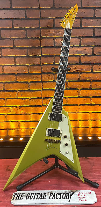 Электрогитара ESP LTD Kirk Hammett KH-V Electric Guitar w/ Case Metallic Gold