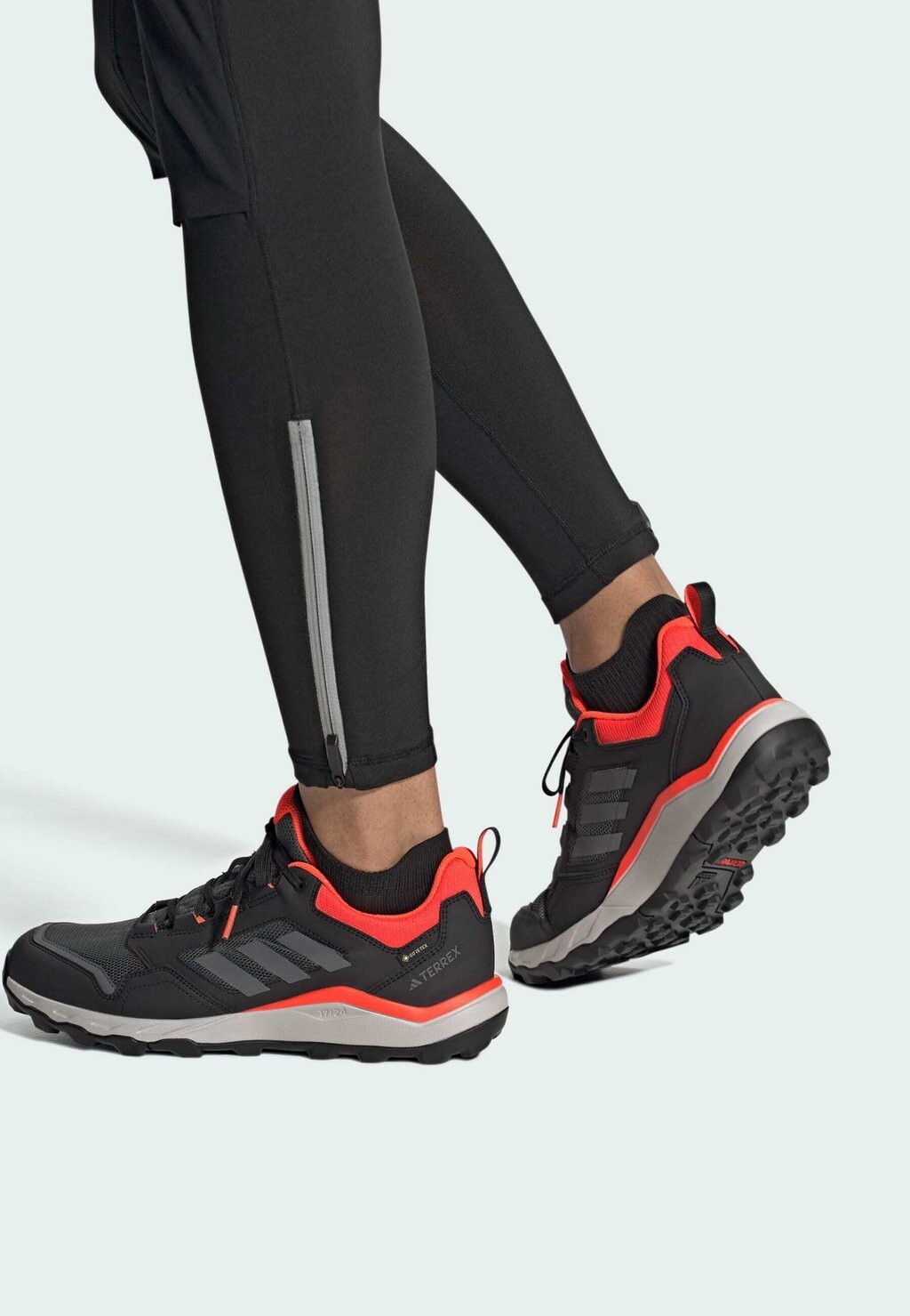 

Кроссовки Adidas