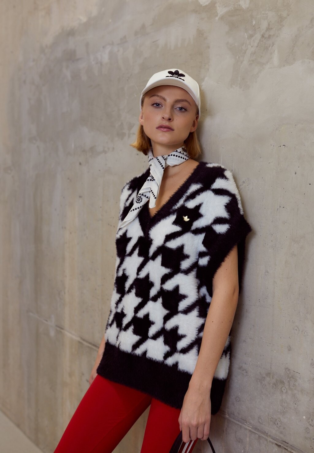 

Футболка с принтом adidas Originals, черно-белый, Черный