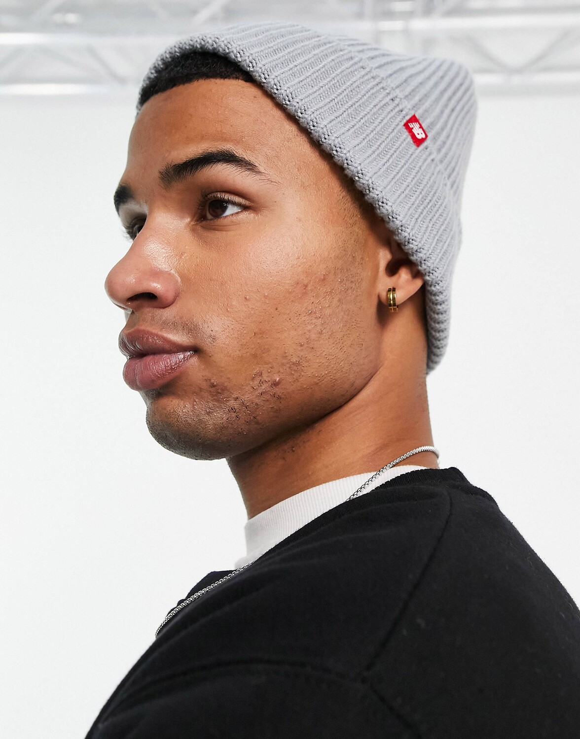 

Серая шапка New Balance Watchman