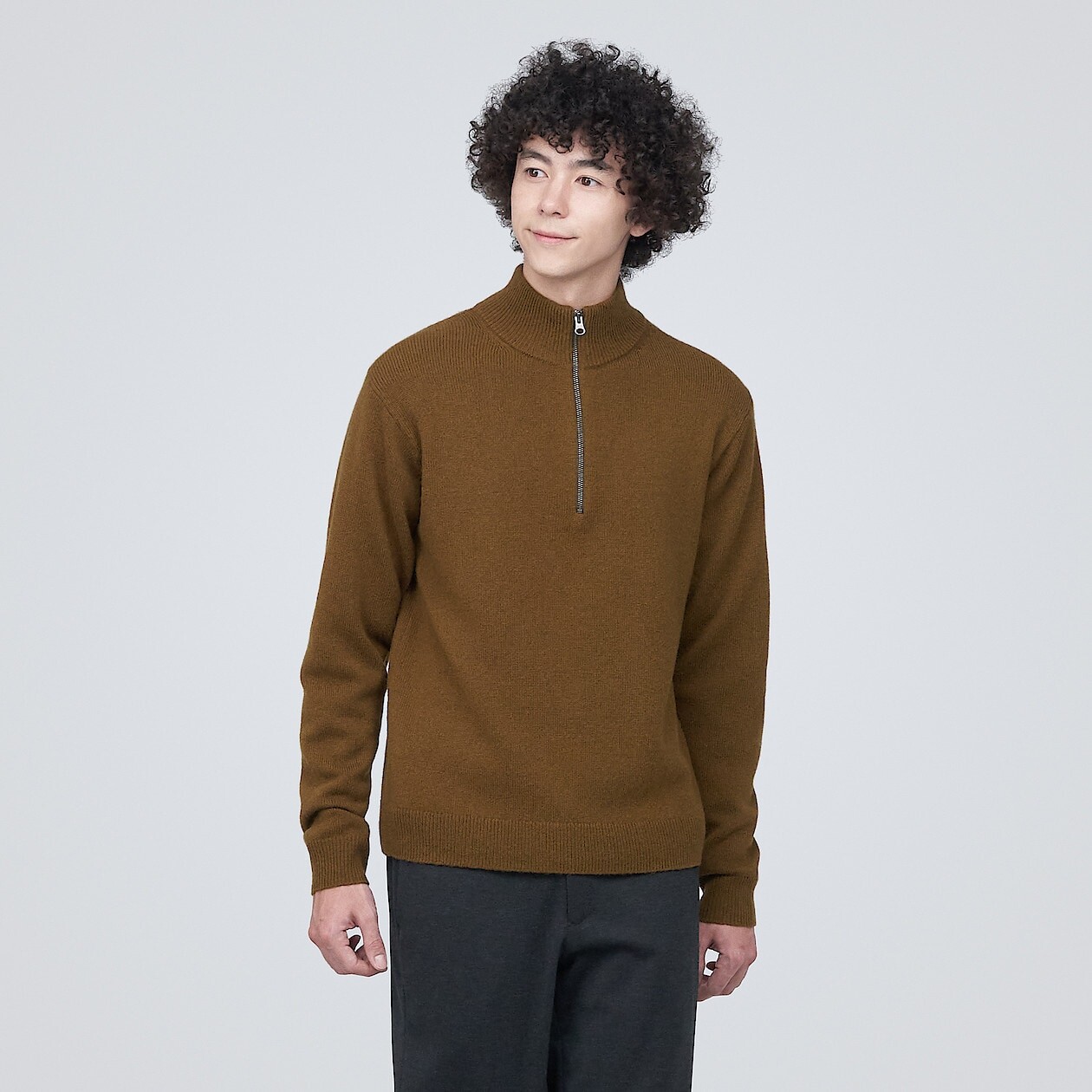 

Моющийся шерстяной свитер средней толщины с полумолнией MUJI, верблюд