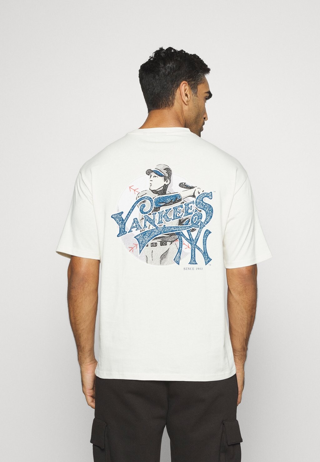 

Футболка с принтом New York Yankees Player Graphic Tee New Era, цвет off-white