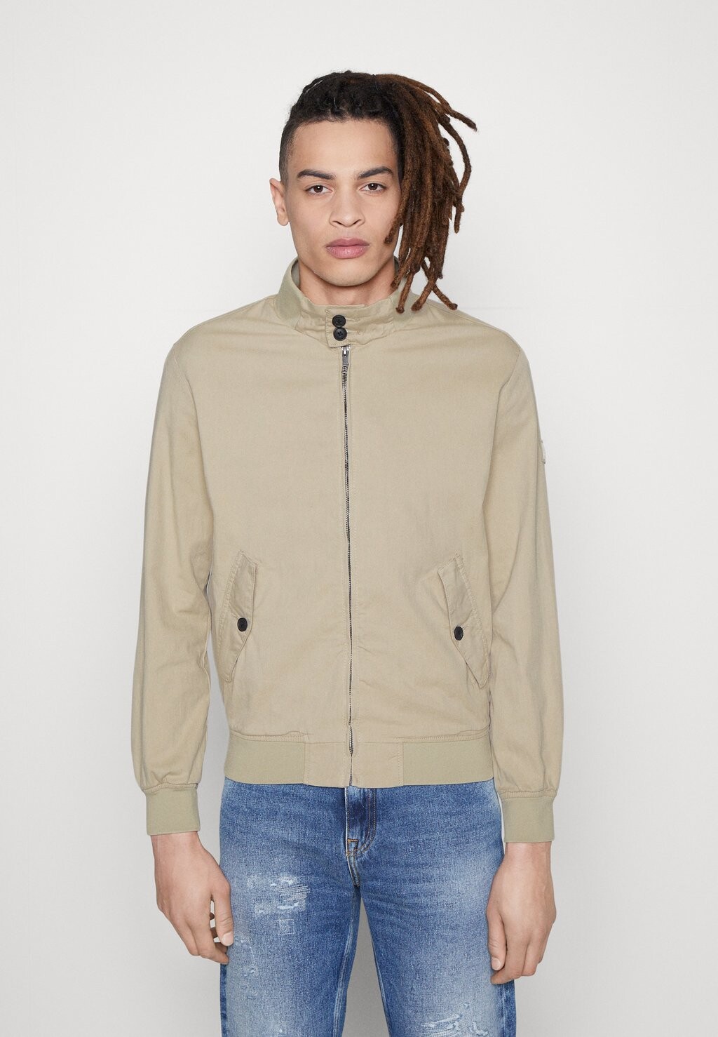 

Демисезонная куртка Esprit