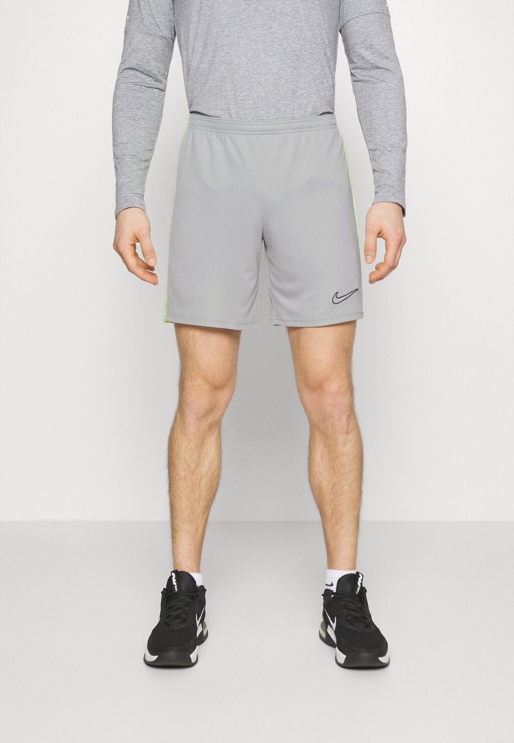

Спортивные шорты Nike